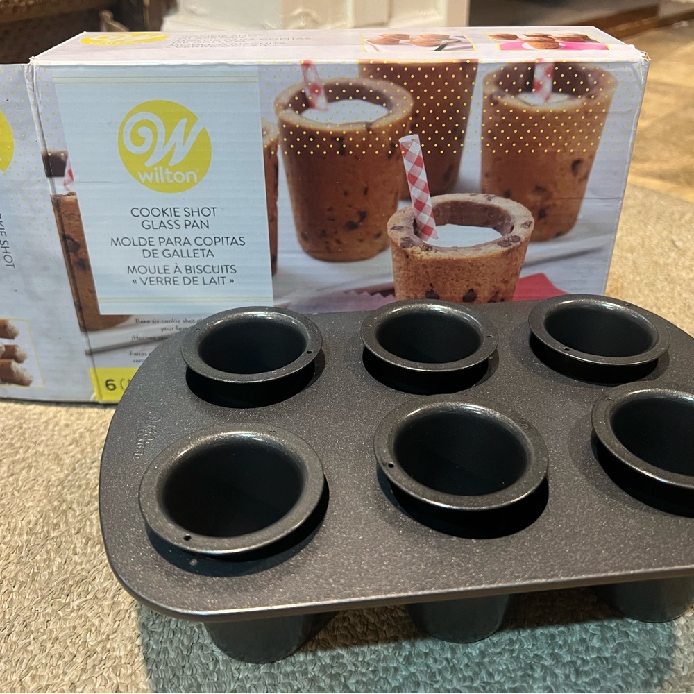 Wilton Cookie Shot Glass Pan - Brown and Yellow - Picture 2 of 3